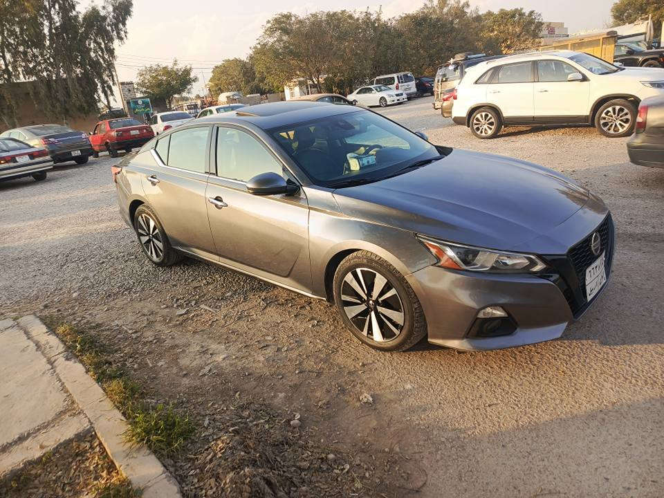 للبيع التيما SL 
السعر137 بيها مجال 
موديل 2019 
الون نفطي 
فول الفول 
كشن جلد 
كشن كهرباء + هيتر 
ماشيه 82 
تحكم ستيرن  هيتر
تثبيت سرعه 
رادار 360 درجة 
كاميرا خلفي 
ويل كروم
سونر مرفق مع رقم الشاصي 
رقم أربيل باسمي تحويل وكاله ثاني يوم 
مكان السياره كلار 
*********** أربيل, العراق
