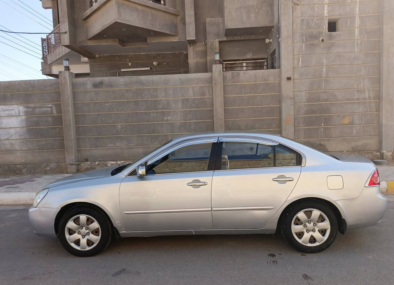 السلام عليكم ورحمة الله وبركاته 
كيا اوبتيما 2008 رقم ذي قار مشروع وطني لغايه 2027 تحويل ثاني يوم /امريكي تبديل الباب بدون دواخل وبيها رشات صبغ بسيطه جدآ /محرك5/2400كير /سياره مجهزه من اي شي محرك حداديه تخم تاير دواخل كلش حلوه /السعر90/للاستفسار الاتصال على الرقم *********** العنوان ذي قار قضاء النصر
