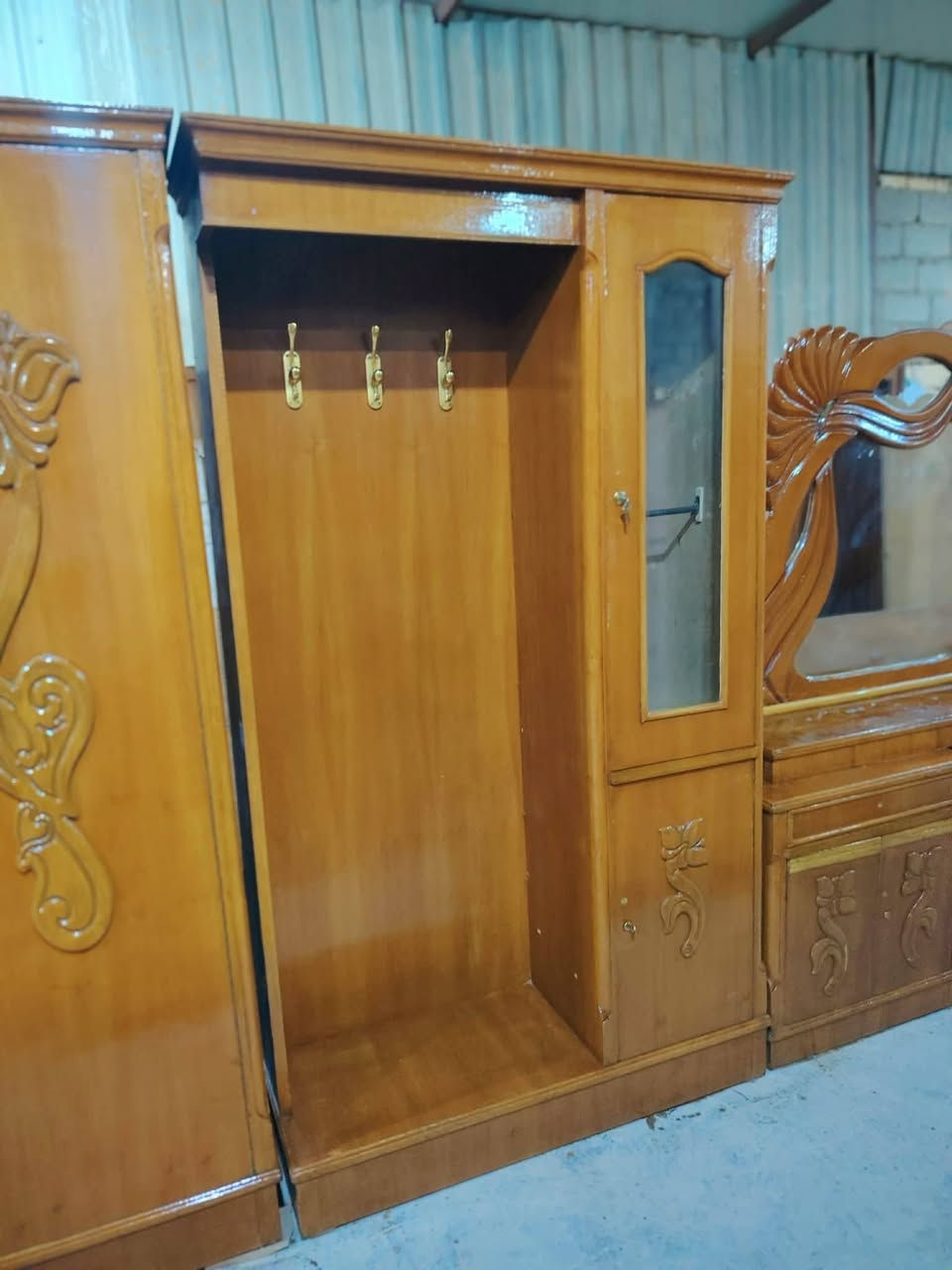 _غرفه نوم ام الخمسه تسكام 
_نضافه 90بل ميه 
_السعر 700وبيهه مجال


**إذا كنت صاحب هذا الإعلان وتريد حذفه لأي سبب، رجاءا أرسل رسالة إلى الدعم الفني**