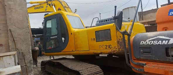 حفاره كوماتسو للبيع رقم سليمانيه موديل 99/***********
