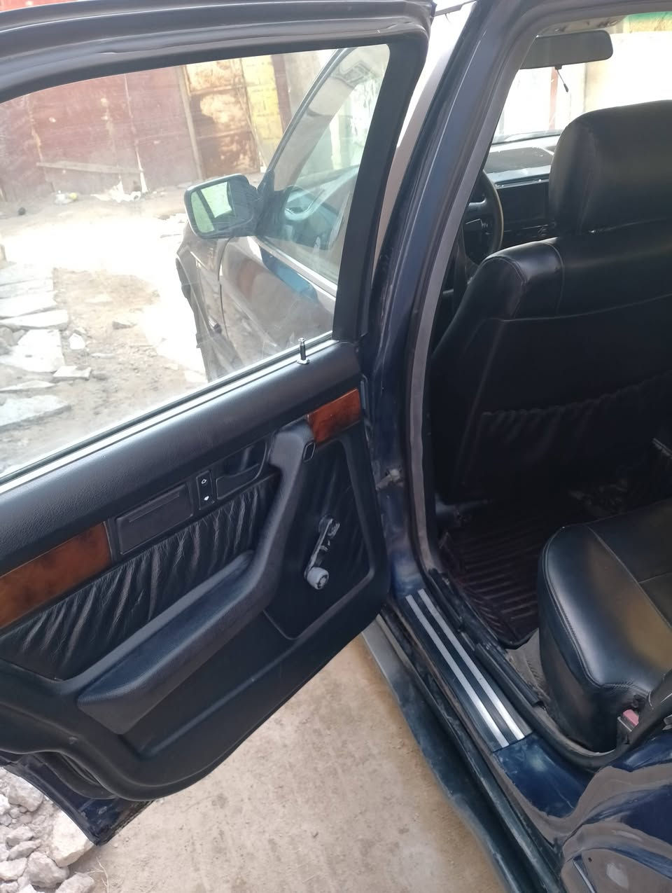 سلام عليكم BMW مديل 92 ...535 محرك كير تخم تاير.دواخل نظيفه إنشاء الله.رقم بغداد 
مكاني البصره المطيحه
السع 52. وبيها مجال
***********
