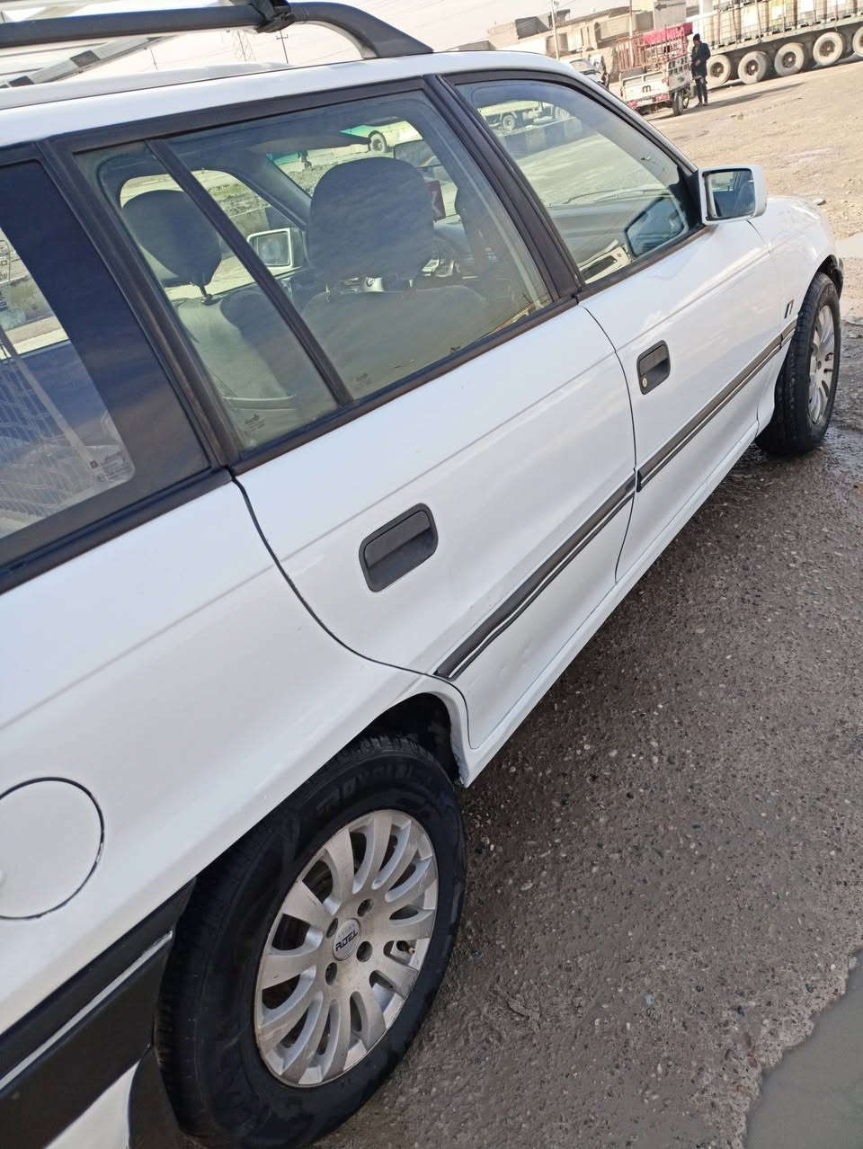 سيارة استرا موديل 1994
محرك كبس نظيفة مثل ما اتشوف الصور 

گير شرط 
محرك قبل ثلاثة أشهر شديت مال گصه 

حفاظاً على سلامة المحرك بدلت قايش تايم كيس وقايش داينمو قبل 10ايام 

صبغ بس الدعاميات والدوسات للجمالية فقط 

دوائر مالعوب بيهن 
سيارة مال بيت صار حوالي 16سنه عندي من الدائرة على البيت 
كشنات نظيفه مثل ما واضح بالصور  
سنويه مجدده لغاية 2029.

***********

***********
ملاحظه...السيارة بأسمي صاحب المنشور...
