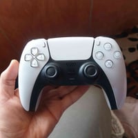 جوستك بلي فايف مستخدم اصلي  شغال ومابي اي درفت او مشاكل  السعر 50 قفل ...