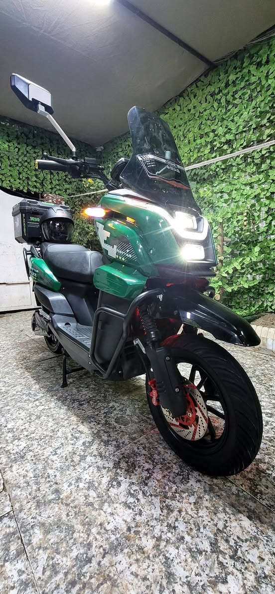 السلام عليكم...دراجه اباتشي الشكل الحديث ..جبلي ...الملف...3000w...
السرعه ..120k...عدد البطاريات 6 مسطره ...الدراجه مستخدمه لاكن وضع وكاله ...تمشيك بل شحنه الواحده اكثر من 70 كيلو...بلوتوث...تشغيل بصمه..سويج...كارت..تشغيل عن بعد وجهاز مانع سرقه...لدات أماميه خلفيه واسفل الدراجه...عدد التحويلات..1..2..3..4..R...مكاني بغداد الشعب قرب محكمة الشعب الجديده على الشارع العام..السعر (مليون) قفل ...الشراي يتصل..***********...واتساب موجود....
