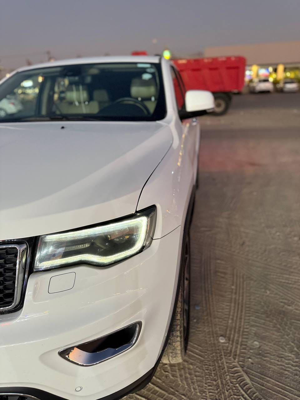 جيب موديل ١٩ لميتد بلاس خليجي 

كفاله سياره من صبغ ولبارد ولتبديل ماشيه ٨٢ كيلو
بانروما ٣ شاشات  تشغيل عن بعد كشنات حار بارد وجلد 
جنطه كهرباء وموصفات الجيب المعروفه رقم شمالي باسمي
مكانها النجف عارضها ب ٢٩٥ وبيها مجال 
***********
