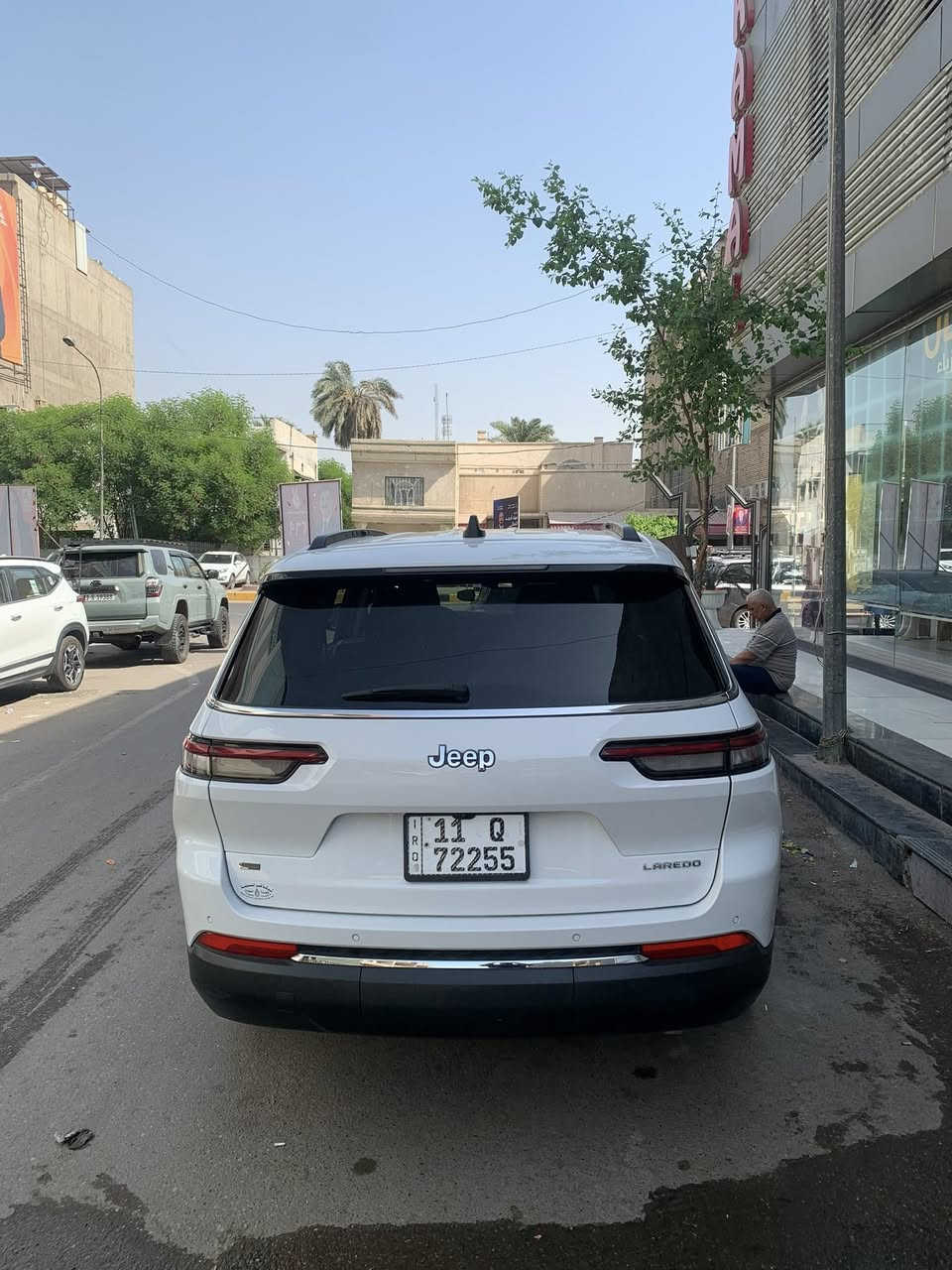 سلام عليكم اخوان جيب كراند شيروكي موديل 2023 للبيع السيارة على ايدينة استخدام شخصي حيل نظيفة
السيارة ٧ راكب و ٣ قطع تبريد و رادار امامي و مانع اصتدام
مثبت مسار حساسات امامي خلفي صندوق مكرباء تشغيل عن بعد و بعد بيها موصفات معروفة  
السيارة رقم بغداد الجديد ب اسمي 
مكان السيارة بغداد/الاعظمية
السعر:270 ورقة و بيها مجال 
للاتصال: *********** متوفر واتس اب على الرقم
