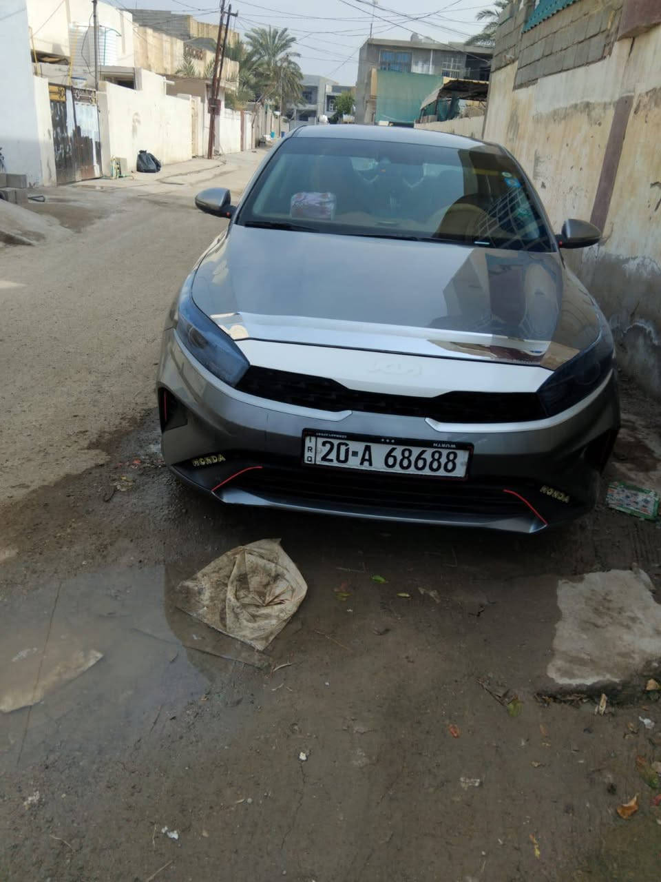 السلام عليكم كيا فورتي 2024 سياره نضيفه وحلوه زيرو ماشيه 17 الف مواصفاته مثبت سرعه ورادارات جانبيه وخلفيه واماميه ومانع اصطدام وشاشه وكامره خلفيه ويل كب ومانع انزلاق وسياقه ذاتيه وابواب بصمه  واذا تركت الستيرن تنطيك انذار بسرعه وبعد هواي موصفات تبريد ثلج وتدفئه نار بيه قطعه 1 فقط صبغ البنيد بدون دواخل والباقي كله بلادي تحويل ثاني يوم السعر 170 وبيه مجال الرقم *********** المكان ديالى بعقوبه
