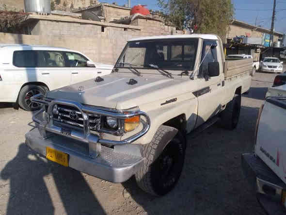 میگزەمینی 3f علوجە 5گێڕە بیلاد پاوەر نیە مەکینەو گێڕو ئەکسل و دەبڵ ئەکسلی و شەنسی  بەشەرت سەیارەکە لێدراو وەرگەڕاو نیە سەقف و شانی وەک شوشە وایە سعری 32گەڵاو کەمێک مجال 
شوێن سیدسادق
*********** حلبجة
