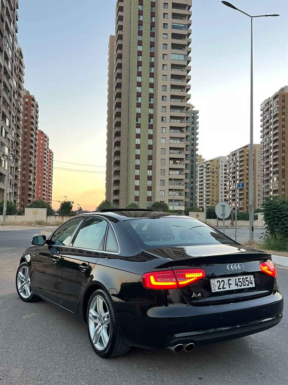 **🚗 ئۆدی A4 بۆ فرۆشتن (Audi A4 2014) 🚗*
* **مۆدێل:** 2014
 * **مواسەفات:** فول مواسەفات (S-LINE)
 :** کلین تایتڵ (زۆر خاوێن و پاک ماوەتەوە)
 * **تایبەتمەندیاکان:** حەسەس، کوشن کارەبایی، سلايت، هتد.
 :** دوو سویچی هەیە.
 * **مەرج:** گێڕ و مەکینە بە شەرت (نەکراوەتەوە)، هەموو شتێکی بە شەرتە.
 * **نرخ:** 108 وەرەقە  و مەجالی تێدایە.
📞 **بۆ زانیاری زیاتر و پەیوەندی:**
پەیوەندی بکە یان نامە بنێرە بۆ وەتسئەپ: ***************

**🚗 أودي A4 للبيع (Audi A4 2014) 🚗**
 * **الموديل:** 2014
 * **المواصفات:** فول مواصفات (S-LINE)
 * **حالة السيارة:** كلين تايتل (قمة في النظافة وبحالة ممتازة)
 * **الميزات:** حساسات، كراسي كهربائية، سلايد (فتحة سقف)، إلخ.
 * **المفاتيح:** تحتوي على السويجين الأصليين (مفتاحين).
 * **الشروط:** الكير والمحرك بشرط الفحص (غير مفتوحين)، وكل شيء في السيارة بشرط الفحص.
 * **السعر:** 108 ورقة وفيه مجال.
📞 **للمزيد من المعلومات والاستفسار:**
يرجى الاتصال أو المراسلة عبر الواتساب على الرقم: ***************
بالتوفيق في البيع!
