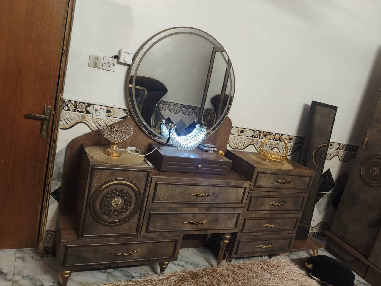 غرفه تركيا خشبه بلوك درجة أولاً نضافته 100/100مابيه اي ضرر  مكانه بغداد للستفسار ***********
