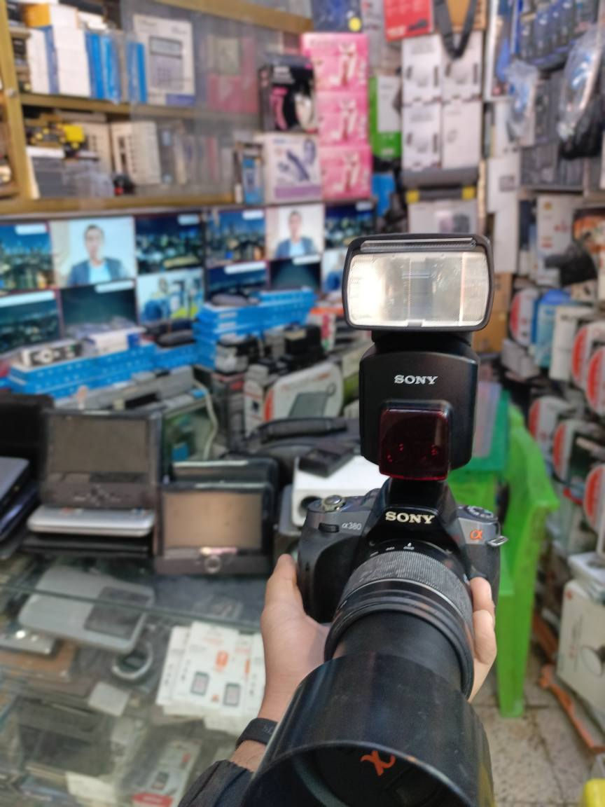 كامره سوني اصليه a380 ملحقاته كامله عدسه 55.200.وعدسه ثانيه 18.55
ملحقاته الاصليه شاحنه جنطه جديده ورام اصلي جديد وحزام كتف 
*********** بغداد, العراق
