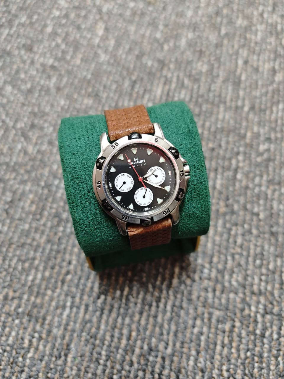 سلام علیکم. 
ساعە سکاجین دانیمارکی اصلی للبیع. مكینه یابانی باتری. سنتر یومی و اسبوعی و 24 ساعە. ستنلس ستیل. ارقام و امیال مضیئه. تصمیم باندا رائعه جدا. رینک دوار. قطر 40. نضیف و شغال مضبوط. سعر. 40 الف.


**إذا كنت صاحب هذا الإعلان وتريد حذفه لأي سبب، رجاءا أرسل رسالة إلى الدعم الفني**