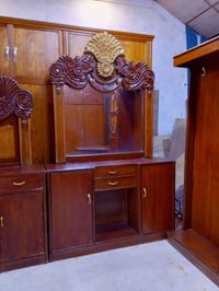 ميز غرفة نوم • رمادي • مقابل المدرسة