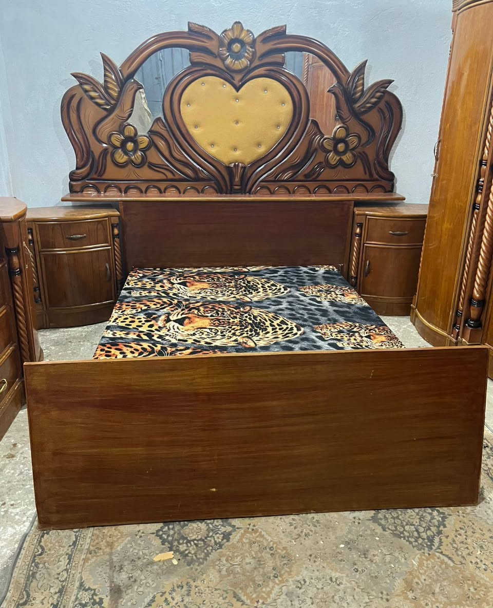 650غرفه اربع ابواب خمسه ملم تزكام ام دنك زاويه كنتوريه نضيفه جدا صاج داخل وخارج  بغداد الحسينيه مال وعنديتوصيل*********** الراشديه وعندي توصيل
