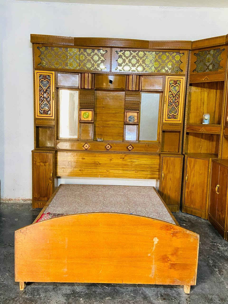 يوجد غرفه نوم عراقي صاج اصلي خشب ثقيل في الرمانه البعبيد الاستفسار/***********/وات وماسنجر
