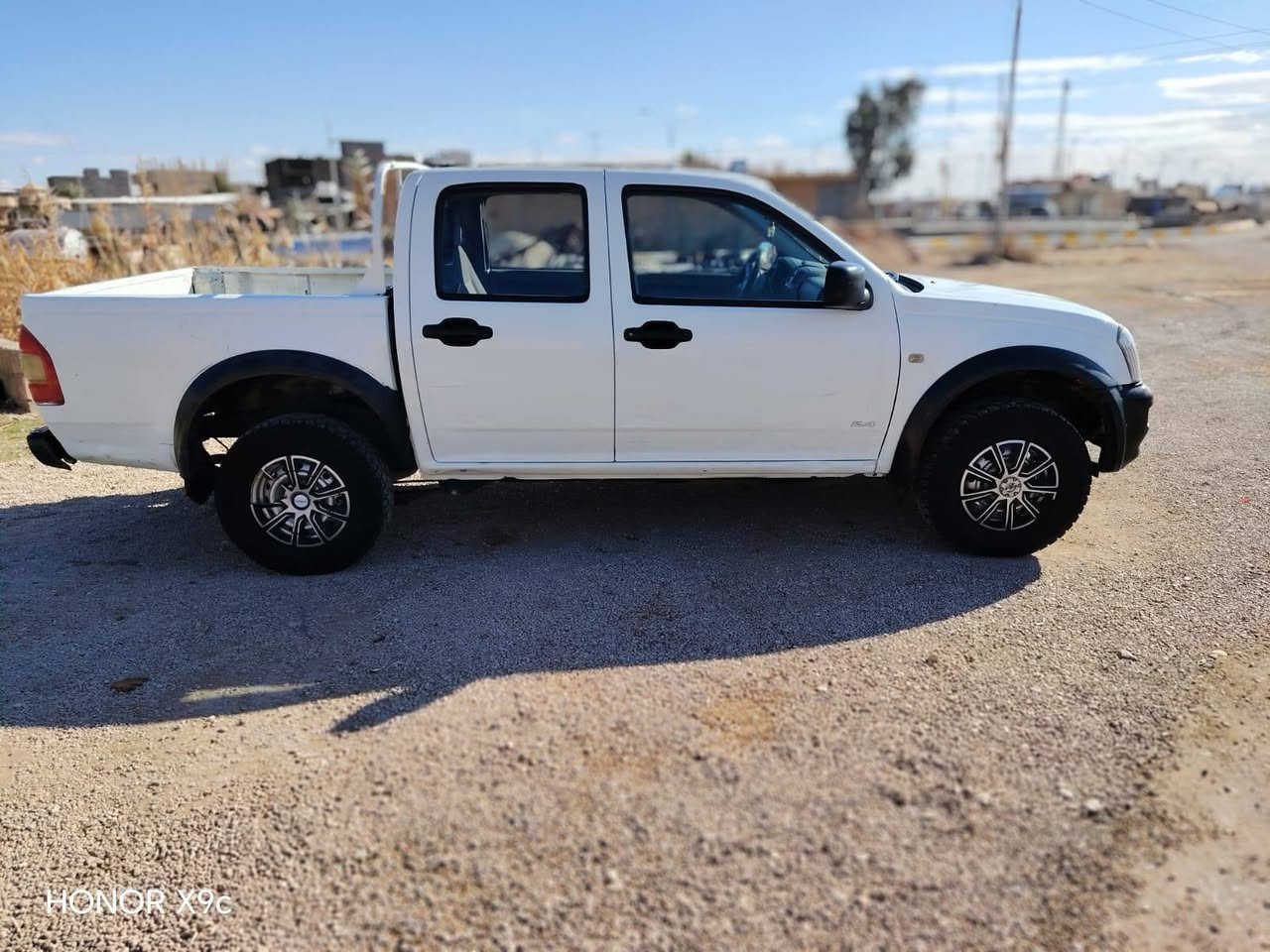 شوفر لوف موديل 2005 مزاد وزاره الداخليه محرك 4 سلندر بلادي اللون ابيض صبغ الشركه السياره جاهزه وشغاله مابيه نقص تدفئه تبريد تخم تاير جبلي تترقم بغداد السعر 50 
للاستفسار على الرقم  ***********
