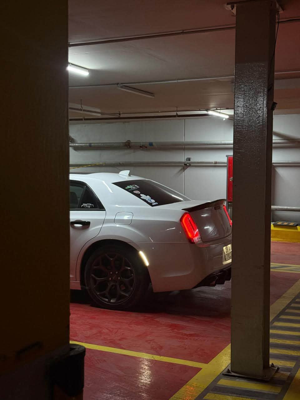 Chrysler r/t 5700 gold edition 
٢٠١٧ مرمزه ٢٠٢٣ 
كملت معاملتها بعد نزول القرار 
السياره اعلى مواصفات 
رادار امامي وجانبي وخلفي
حساسات امامي وخلفي
تدفئة وتبريد مقاعد اماميه وستيرن
وتدفئة مقاعد خلفية
برده خلفية 
خزن مقاعد
بانوراما 
عليها برمجة حماية 
شوته موبار 
دبات موبار سود srt 
كاچكان
بيها صبغ ٣ قطعة امامية 
وجاملغ خلفي كلير فقط 
ماشية ١٢٥ الف
السعر ٢٢،٥٠٠ (دفترين و ٢٥ ورقة)وبيها مجال
***********
