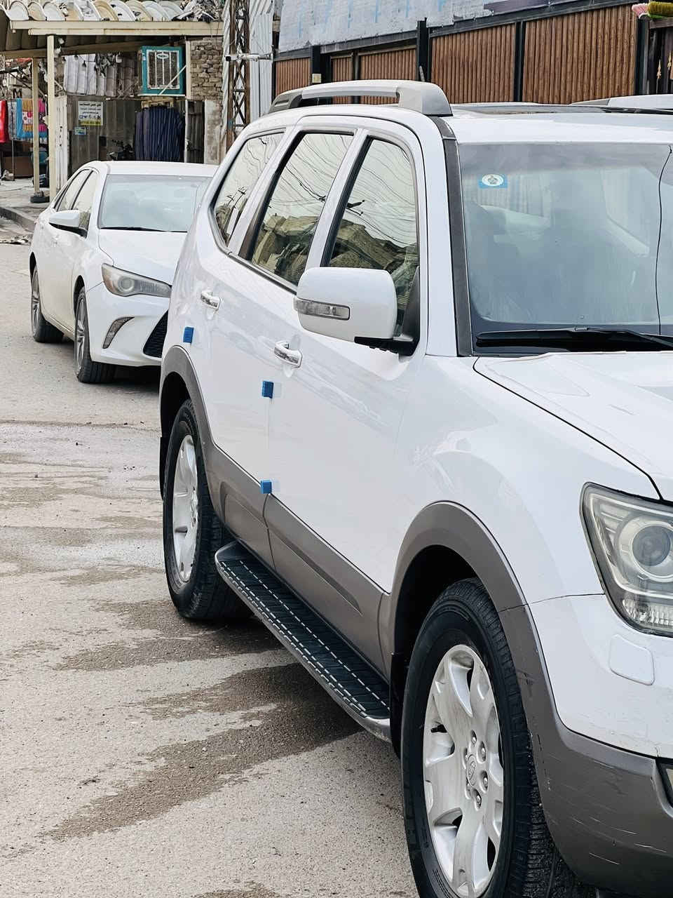 مواصفات الموهافي
كيا موهافي فول 1/1 خليجي موديل 2011  سبعة راكب
رقم بغداد انكليزي سنوية بأسمي مجددة لغاية2026 شرط تحويل
محرك 6 سلندر 3.8 دفع رباعي 4×4
بصمة عدد 2 اصليات شركة
اطارات جديدة وبطارية جديدة
المحرك والكير والأكسل والكهربائيات بلادية على الشركة
مقاعد السايق والراكب كهرباء
كشنات جلد مرايات جانبية قلاب على R مقعد السايق خزن ميموري
تبريد مركزي (ثلج) بلادي على الشركة تحكمات ستيرن
ويل المنيوم حجم 18 لايتات اوتو
ثلاجة وفتحة سقف سلايد
كامرة خلفية حساسات خلفية
مرأة وسطية عاتمة للضوء(اتودم)
سيارة نشطة جدآ ومرتبة ماشية 86 حقيقي الف كم 
بدون صبغ بدون دواخل عدا بارد قليل بالجنطه فقط
بشرط عقد مروري تحويل 
 العنوان  بغداد الشعب 
الهاتف /***********
غير متواجد عل فيس
