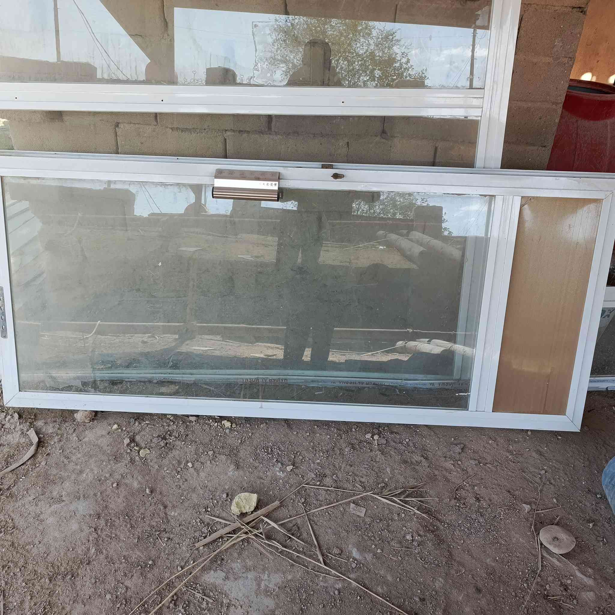 باب جام للبيع نضيف حجم وسط شراي يجي خاص مكاني القرنه
رقم الهاتف  ***********
