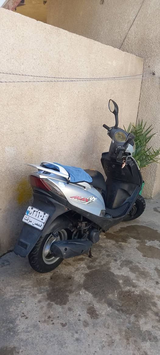 دراجة ماكس مية وربعين نقصهة بس باتري جاهزة السعر 300 وبيهة مجال حك الجية الرقم *********** مكاني بغداد الدورة ابو دشير  بي واتساب
