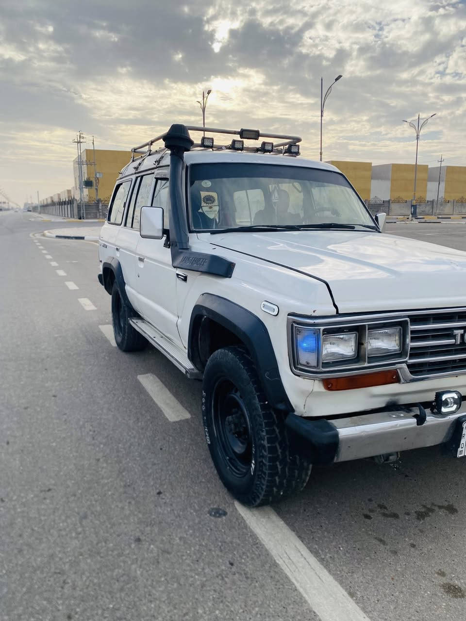 السلام عليكم 
للبيع 
لاندكروز موديل89 مسجل بالسنويه85
سياره جاهزه كير ومكينه حداديه تبريد كهربائيات كلها جاهزه
سنويه ورقم جدد
مكينه بلاديه
سوبايه ودرج اصليات سل اتيل
تخم تاير نظيف سبيسرات ترفيع
السعر 55 ورقه
العنوان كربلاء
***********
