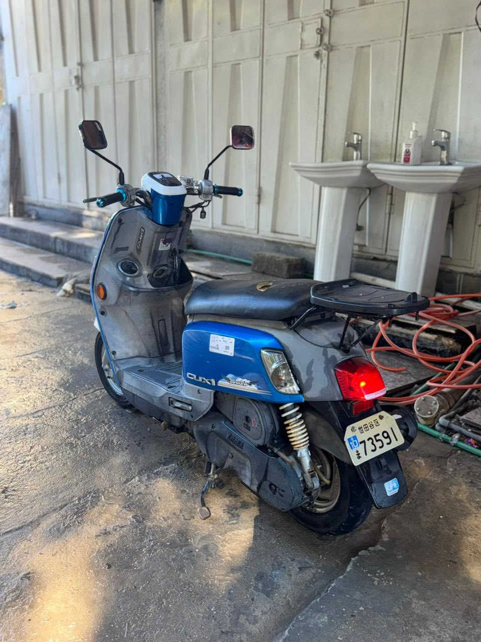 السلام عليكم دراجه بوليس مسصره دراجه موديل 2011 دراجه داخله رصاصي والون ازرق مثل ما ابين بل صوره الستفسار عله الرقم ***********
