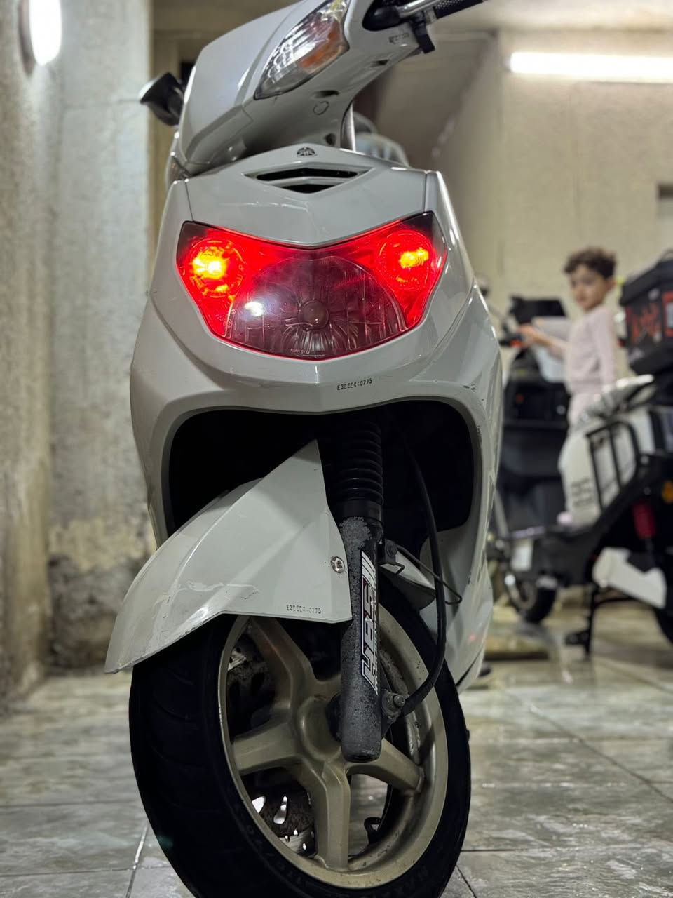 السلام عليكم
سكنس فحل طلاعات
فئة كولد اعلى فئة بل سكنس 
نوزل خطين
بيك لايت خلفي لد 
دراجه نضيفه ومحرك ما مفتوح عل فحص
كفرات ختم واحد 
جيب فيتر وتعال 
دراجه بلاديه ونضيفه 
السعر : مليون قفل 
الرقم :***********
العنوان : الكراده او البياع
