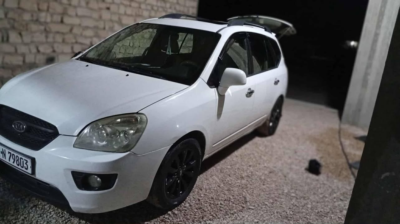 للبيع كيا كارلوس موديل 2010 فول وارد خليجي مواصفات محرك 2000 سياره جاهزه وماء   ناقص شي بيها صبغ البنيت رش   سعر 110 ***********
