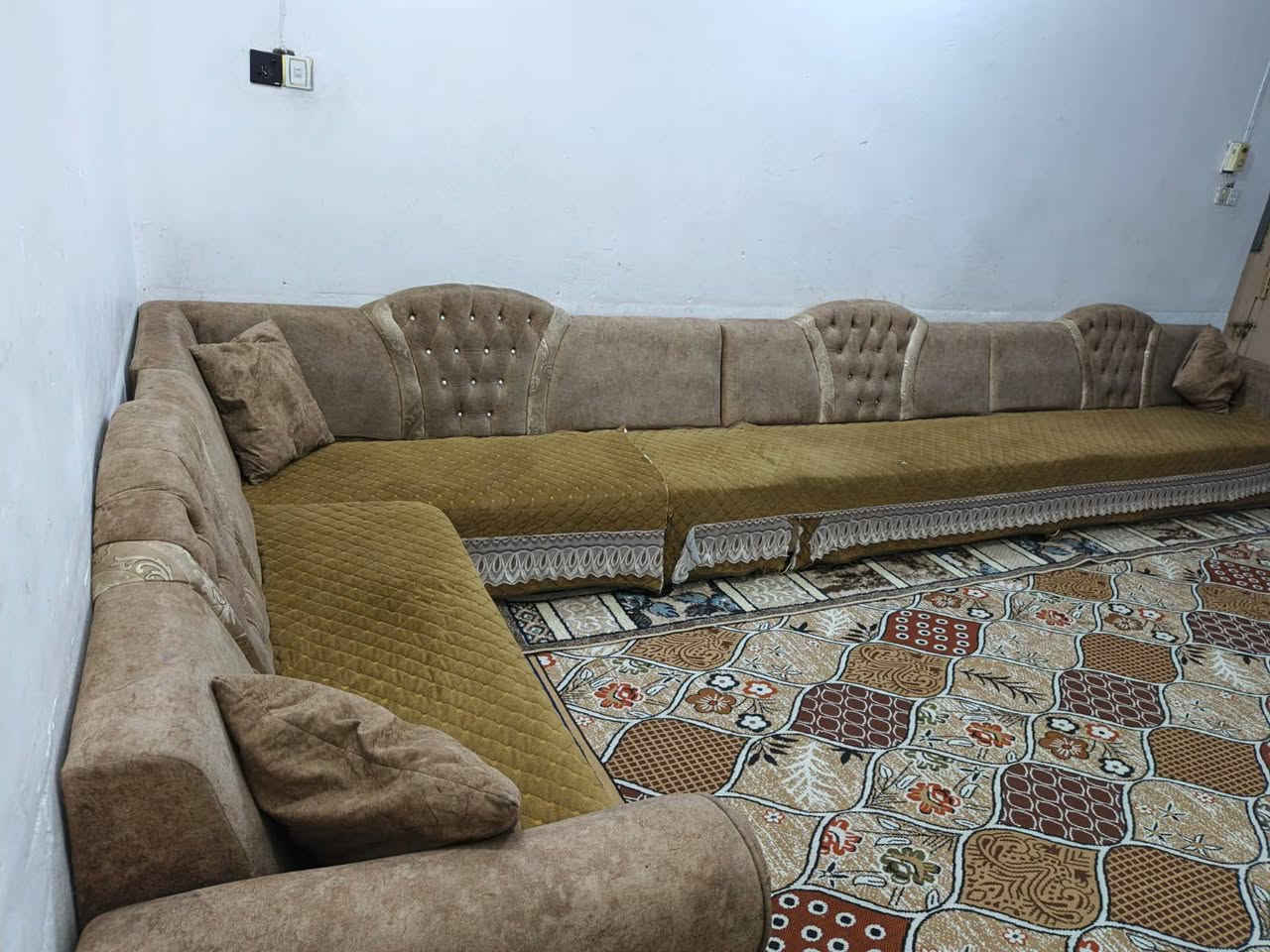 ديوان 14مقعد تسكام وقوي ثكيل تكمه جديد كلش نضيف جد سعره 325يوجد توصيل داخل كربلاء ***********
