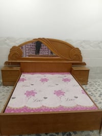 تخت كامل مع الملحقات وقريوله عدد اثنين وترهم طابقين مع الدواشك الاتصال...