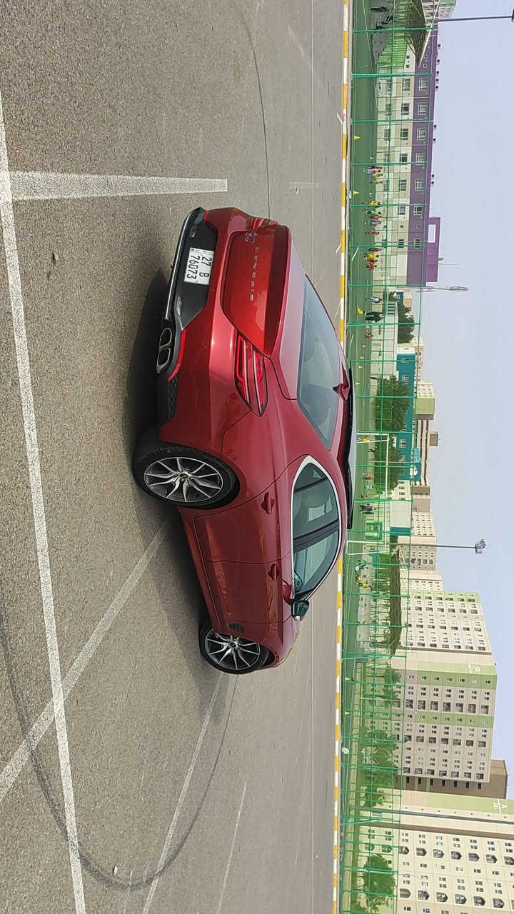 السَلٱمٌ عـَلـْيگمّ جنسز 2023 فووووول 
وارد امريكي.   ماشيه 18.    سرعته 300🐝🐝
لون مميز.🚘🚘🚘    مكينه 2000تيربو 🚀
حادث بنيد وشويه جاملغ
سياره جديده وحلوه رقم دولي. 27
داخل ابيض.
بانوراما.
مري شفط
رادارات
حساسات امامي خلفي.      السعر 215. جوه السوك بهوااي 
كل نقص مابيه 
مكاني مجمع بسمايه. هاتف ***********
