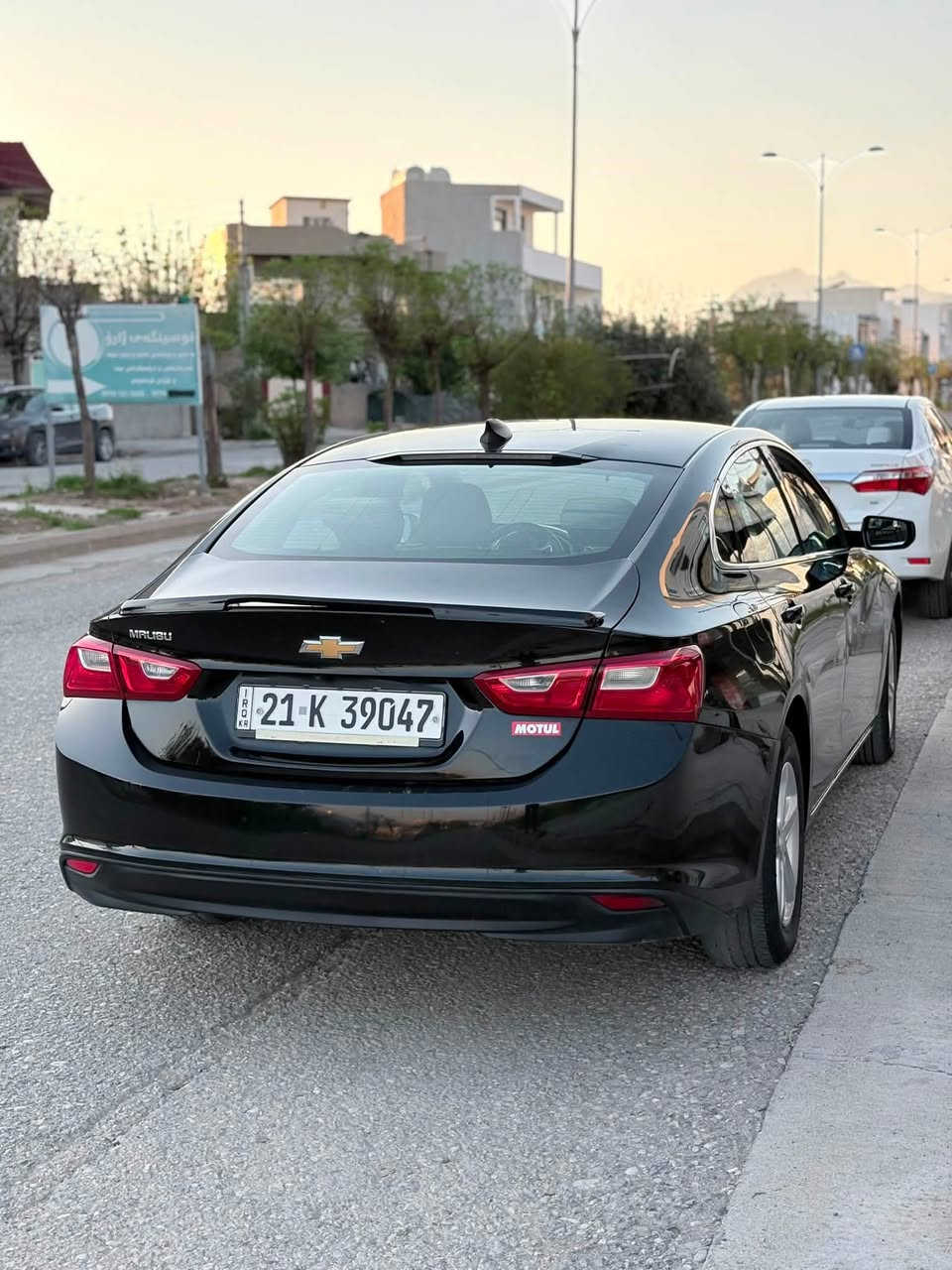 السلام عليكم  
Malibu 2021 
 سەیارەکە مواسەفاتی LS 
پێش و دوای کەپسە ٣ پارچەی ئەمریکای بۆیاخە بێ ناوگرتن بێ مەعجوم بێ لێدران 
سەنەوی رەقەم و ژینگەی تازەیە 
کامل سێرڤس کراوە و ٢٥٠ مەسرەفی تیا نییە 
ماڵی دۆستە 
سعری ١٠٥ وەرەقەیە 
دەعمەکەی زۆر خەفیفە و ڕەسمی دەعمەکەم داناوە 

***********
