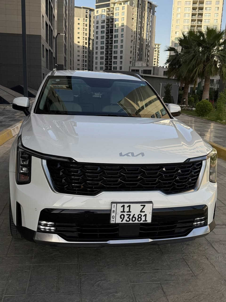 اخوان السلام عليكم.
عندي سورنتو. موديل 2025. 
السياره مكفولة من الصبغ ولتبديل ولفتح وكلشي 
السياره بأسمي شخصياً. 
مواصفات. 
ويل 20 
داتاشو 
دبل كامرة. 
ترحيب. 
نفكيشن 
تشغيل عن بعد 
حساس خلفي وامامي. 
اوتو بارك 
هاند بريك دكمة 
كراسي كهرباء 
شفتات استيرن فول 
السياره جديدة كلش. ومكفوله من باقي التفاصيل كلها 
عارضها ب292 ورقه وبيها مجال بسيط حك الجيه 
***********

