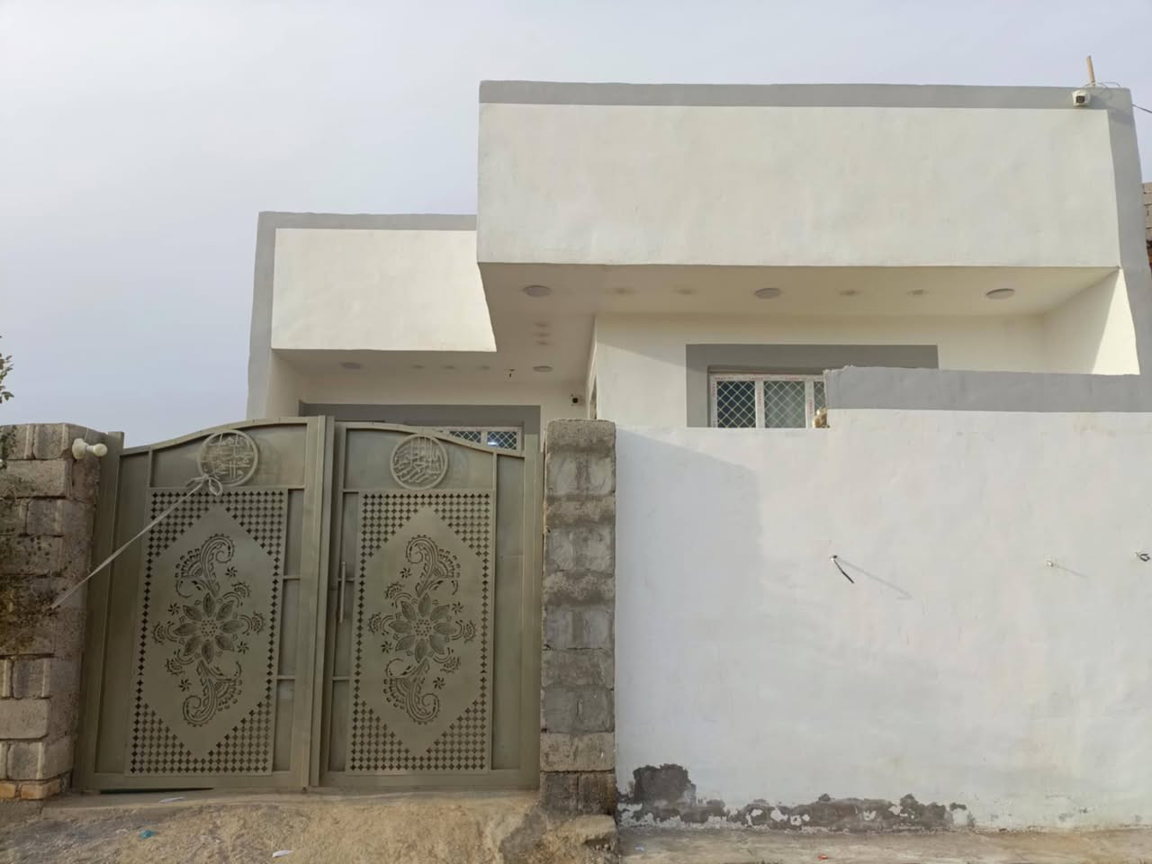 دار مساحه 350 متر لبيع منطقه حي الورود بسعر مناسب طابو زراعي وبسعر مناسب للاستفسار  *********** 
***********
