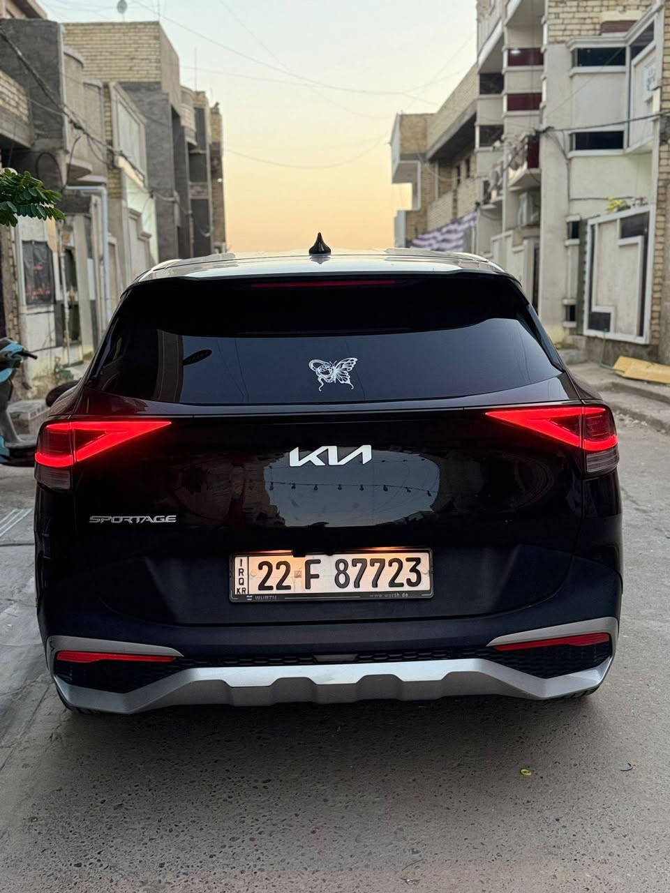 كيا سبورتج موديل 2023
وارد امريكي    فول مواصفات من عدا الفتحه واحد على واحد
مواصفات LX  
دفع رباعي 
مانع انزلاق
نظام منحدرات
 اربع انظمة قيادة
 نظام قيادة ذاتية
 نظام ABS
 نظام توقف امامي خلفي 
    وتحذير قبل الاصتدام
نظام تحديد مسار ومثبت سرعة
نظام اوتو ستوب
 فول تحكم ستيرن
كامرة خلفية
 تبريد امامي خلفي
شاشة واير ليس تدعم اندرويد اوتو وابل كار بلي 
منفذ شحن type c و UPS
هاند بريك كهربائي
 لايت LED
حاكية اوامر صوتية
محرك 2.5 Gdi
اوتو هولد 
العداد 50الف فقط 

مكان السياره بغداد 
السعر 168 وبيهة مجال بسيط
للاستفسار***********
