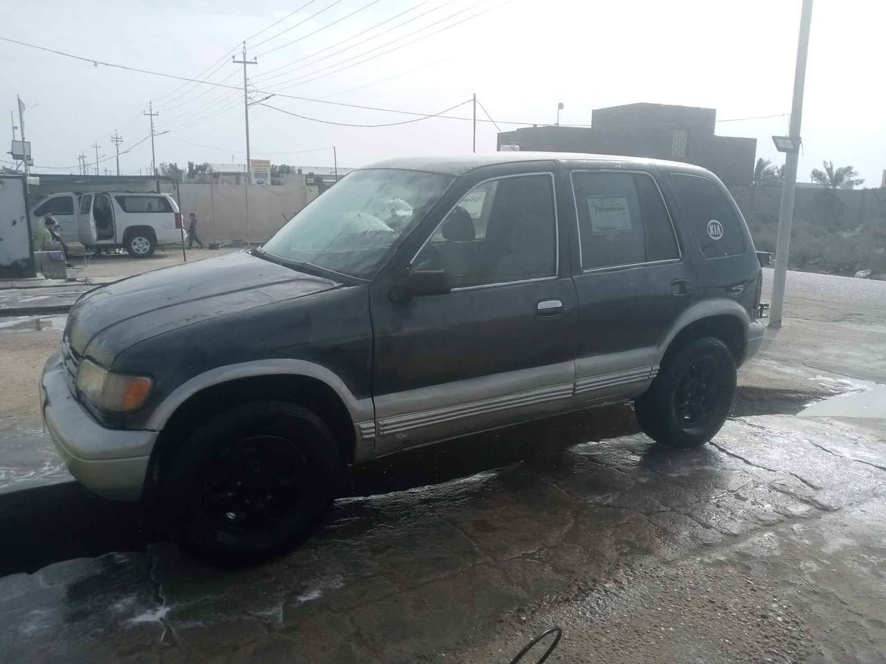 كيا سبورتج موديل1995اصوليه وصاحبها الشرعي يريد تحويل محور مكينه ونجي 4سلندر وكير دي فور جدد تخم تاير جديد كهربائيات شغاله جام شغال نضيفه ومرتبه ومصبوغه عام للجماليه 
رقم تلفون *********** Singapore
