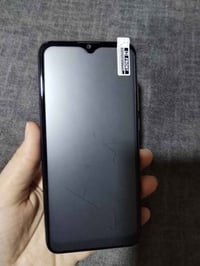 جديد • شاحن وكفر وسماعة • مقايضة بآيفون شغال