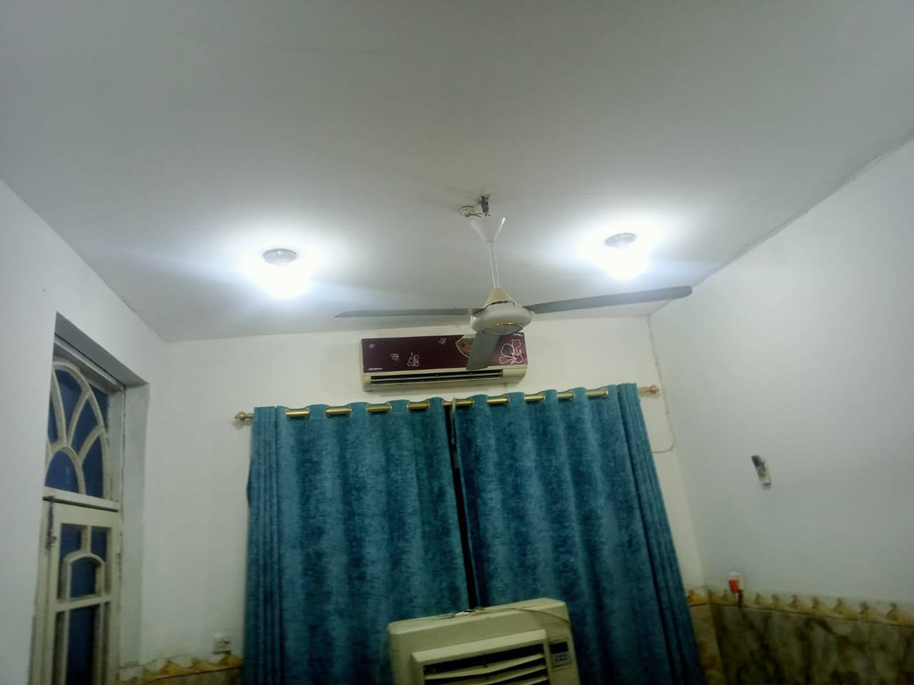 ثاني بيت عن شارع 80 اصلاح زراعي كاعيه كرانيت غرفة نوم وحده وصاله واستقبال وكلدور وحمام داخليه صيحيات خارجيه وحديقة مساحته حوالي ٣٠٠الاستفسار*********** بي واتساب
السعر مناسب جداً
