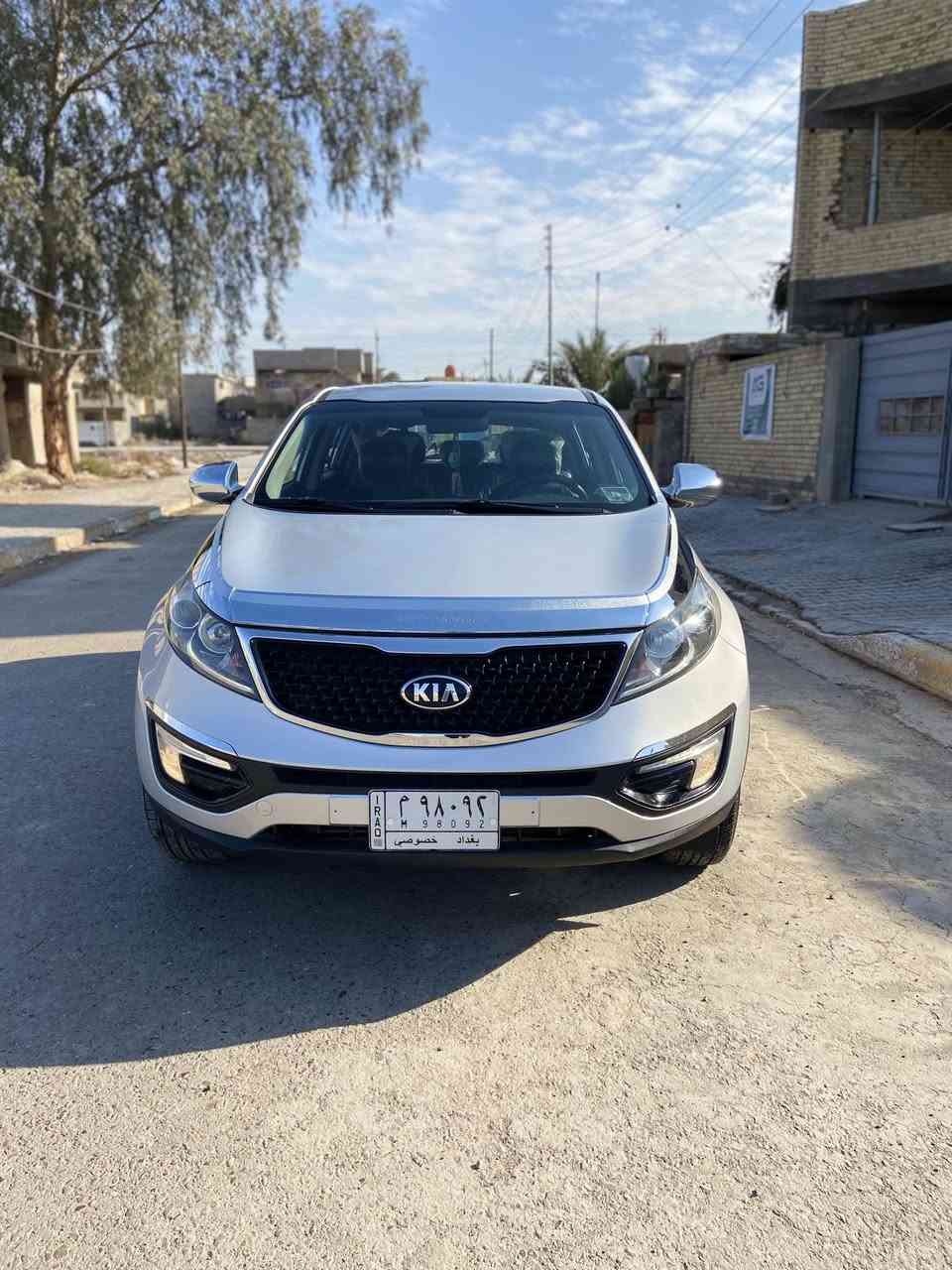 سبورتج 2015 مواصفات عاديه فورويل محرك2400  رقم بغداد وارد امريكي سونار منشور وصار بيه بارد بل جاملغ لخلفي شبرتقريبا السعر 147 وبيه مجال  رقم الهاتف***********
