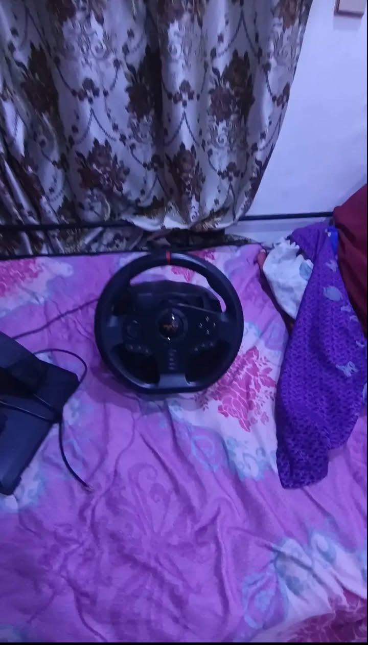 السلام عليكم
بلي 4 سلم للبيع 

يجي ويا اثنين يدات ودركسون (استيرن ) 

بلي ما مفتوح ( كفاله) 

المكان بغداد الغزاليه 

الرقم ***********

مكلف بالنشر
سعر ٣٥٠ وبي مجال
