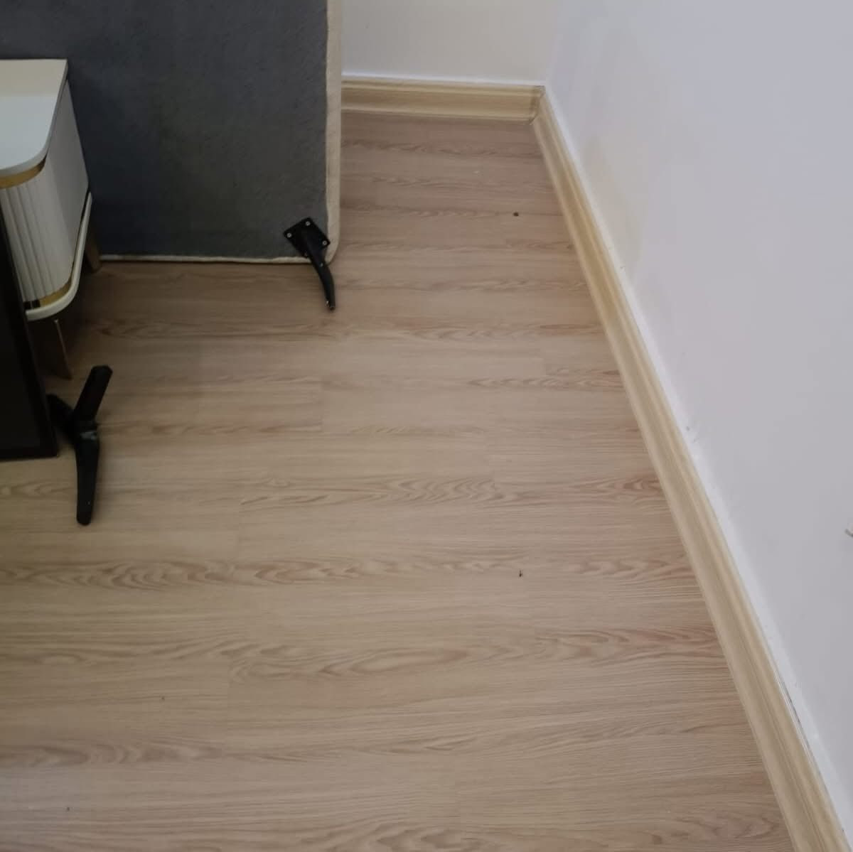 ✨ غير أرضيتك بأقل التكاليف وبأسرع وقت!

تعبان من الأرضيات القديمة؟
حل عملي وأنيق بدون تكسير وبدون عمالة 👌

نوفر لكم باركيه لاصق ذاتي (Self Adhesive)
تركيب سهل خلال دقائق ويعطي شكل خشب طبيعي فاخر.

🔹 تركيب مباشر فوق السيراميك أو الأرضية القديمة
🔹 مقاوم للرطوبة وسهل التنظيف
🔹 مناسب للبيوت، المحلات، المكاتب
🔹 يوفر عليك أجور العمالة

💰 سعر المتر المربع فقط:5.500الف  دينار
📦 المتر يتكون من 7 قطع

🚗 توصيل بغداد وجميع المحافظات

📞 ***********
📞 ***********

سيدار للديكور
فخامة عصرية… بأسعار تنافسيه@أبرز المعجبين
