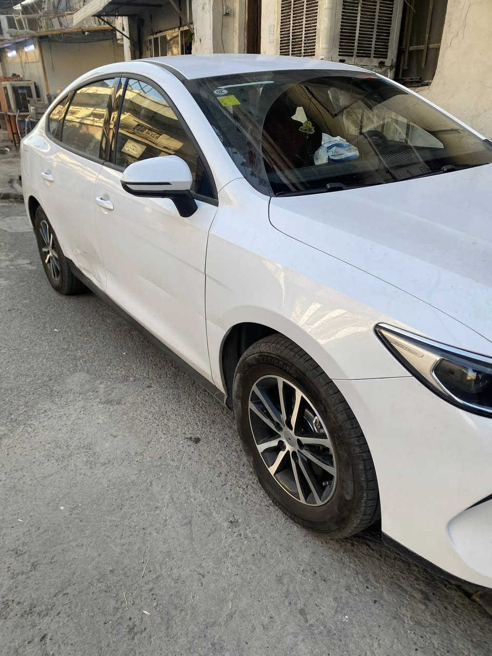 السلام عليكم من رخصه الادمن
سياره. BYD كن بلس  للبيع. 
ماشيه ٣٠٠٠ 
ويل كب
لداخل ماروني 
السياره بيه ضربه بل باب الخلفي جهه اليمين 
السعر ١٨.٥٠٠ وبيه مجال
***********
