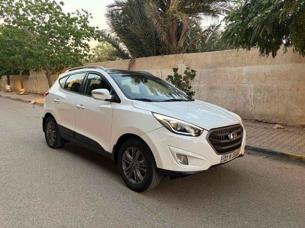 توكسان 2015 خليجي بيضة 
سيارة جاهزة وما بيهة نقص
مواصفات فول بنوراما 
تبريد قطعتين 
كير مكينة وتبريد مكفولات
تخم تاير و صدر جديد
بيهة بنيد مبدل اصلي نفس اللون وبيهة بارد كلش بسيط 
يعني سيارة بدون قطرة صبغ حتى الدعاميات مكفولة
ماشية 158 الف كيلو متر 
السعر 135 ورقة 
مكاني بغداد العامرية 
رقمي  ***********
