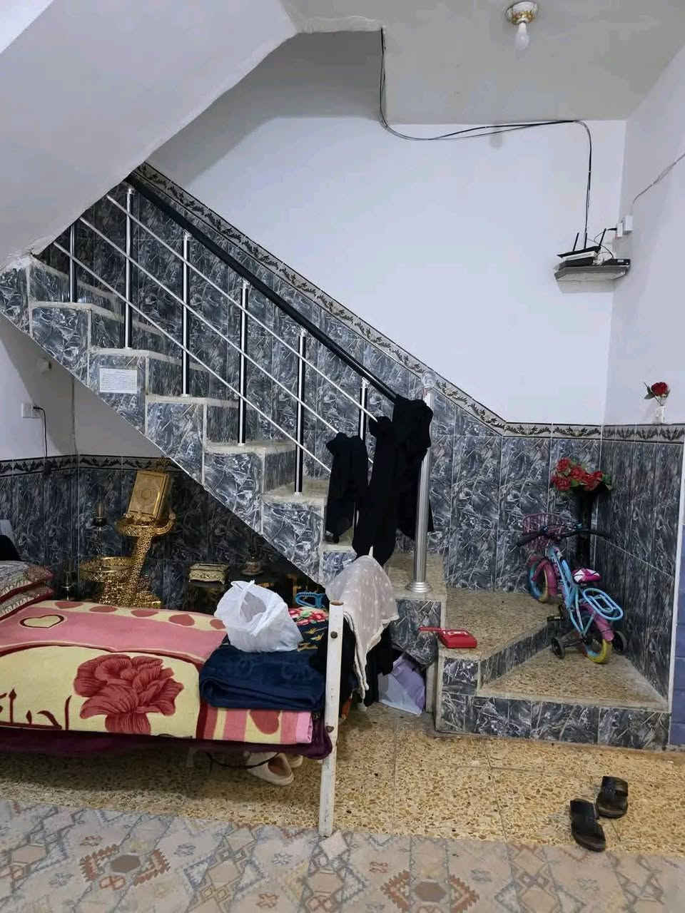 اعلان.....
بيت للبيع بال36 

مساحه 120متر قرب مدرسة بيت العتيق طابقين 

الطابق الاول يحتوي على غرفة وصاله ومطبخ وبراني وصحيات 

الطابق الثاني يحتوي على غرفة وصاله 

السعر الكلي 125 مليون

مطلوب اسكان 45

التسديد الشهري 250 الف

للاستفسار اتصال على الارقام التالية 

***********

***********

***********

مكتب الساعي للعقارات  🏢🏢

العنوان سايدين حي الشرطه مقابيل اسواق الريتاج 🏢
