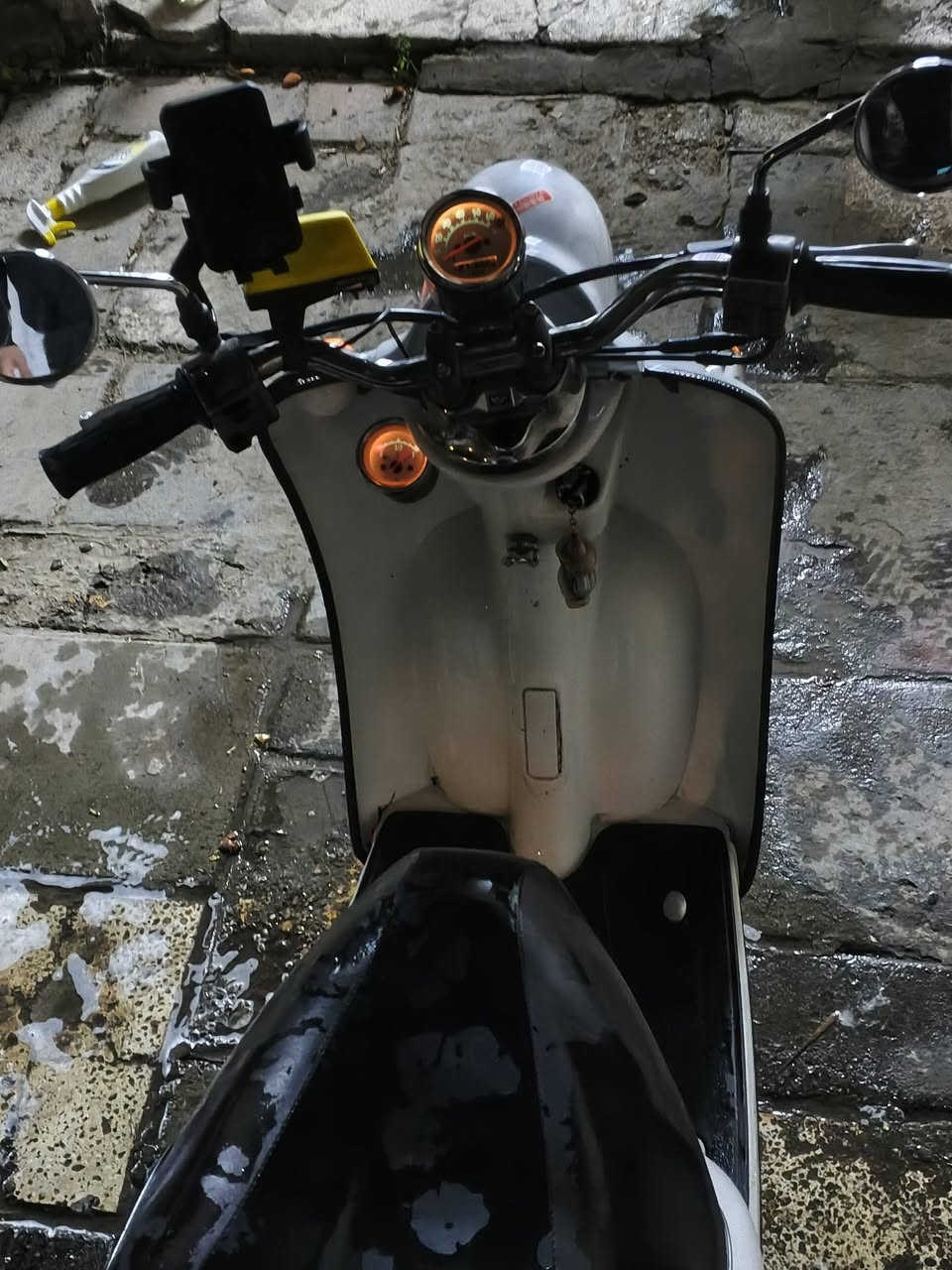 سلام عليكم دراجه ستين كلاسك دراجه رمبه لو ابيض دراجه برغي مامفتوح بيه رمبه سعره ثمنميه وبيه مجال بصيط دراجه رمبه كله شغاله من طول لطول مكاني بغداد رقمي ***********
