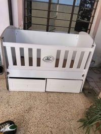 تخت طفل • سرير اطفال • للبيع