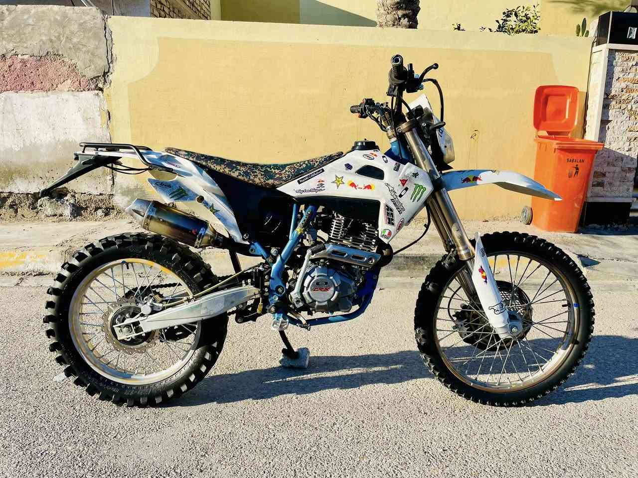 السلام عليكم بيع او مراوس
دراجة قفاز CRX موديل 2023 اوراقهة كاملة دراجة مكفولة كير مكينة كهرباء ومابيهة كل نقص بيع او مراوس عادي 

ديالى بلدروز ***********
