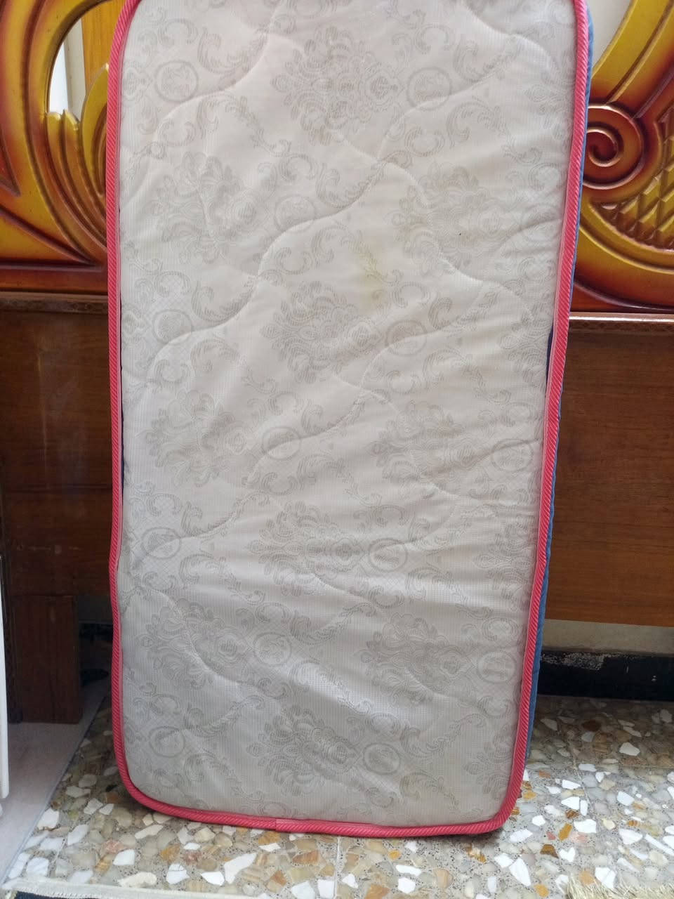 سلام عليكم غرفة كامله بدون جربايه وياها سرير اطفال ودوشك السعر 600 ومستعجل ع بيعتهم مكاني بغداد قرب الجمله العصبية الي يريد يتواصل يتصل ع هذه الرقم *********** بي واتساب
