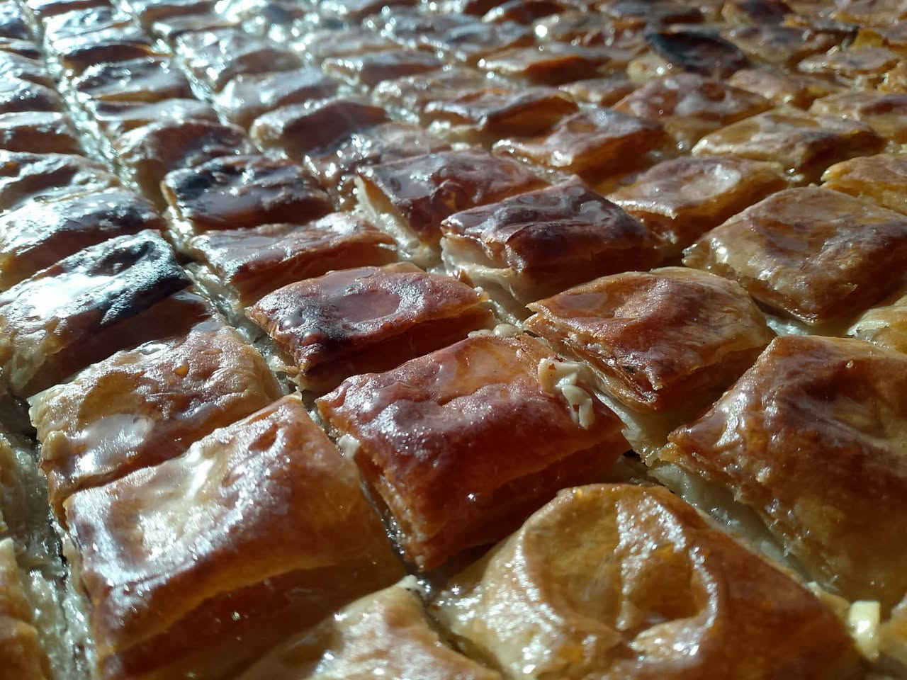 اللهم صل  على  محمد وال محمد
جهزت الحلويات
زنود
دفتريه
بقلاوه
بسبوسه
كلشي متوفر الكيلو ب4 توصيل الف


**إذا كنت صاحب هذا الإعلان وتريد حذفه لأي سبب، رجاءا أرسل رسالة إلى الدعم الفني**