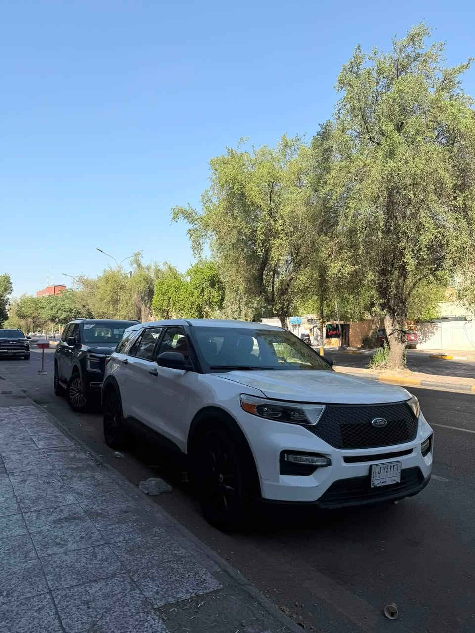 حالين موجوده بغداد السياره 
بسعر مناسب 
رقم الهاتف : ***********

فورد اكسبلورر بوليسي هايبرد   4WD

الموديل : 2021

اللون : أبيض 

 العداد :50 الف كيلو 

الضرر :  جاملغ  امامي مبدل و مصبوغ وبنيد مصبوغ 

 صور الحادث مرفقة في الصور 

مرقمة بغداد باسمي تحويل ثاني يوم 

المواصفات : مواصفات البوليسي معروفه 

4*4 (AWD)
مفتاح  تشغيل
كراسي امامي كهربائي 
كراسي الخلفي جلد منفصل
حساسات خلفية
لد امامي وخلفي 
بلاجيكتور
تبريد خلفي
عدد المقاعد (7) راكب
نقطة عمياء
كاميرة خلفية
كشافات
اوتو ستوب
دبل صالنصه
محرك 3300 كهوبائي مهجن هايبرد
